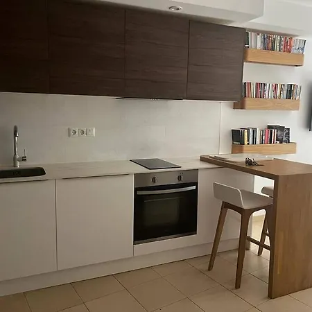 Old Town 1 Bedroom Hideaway Apartment